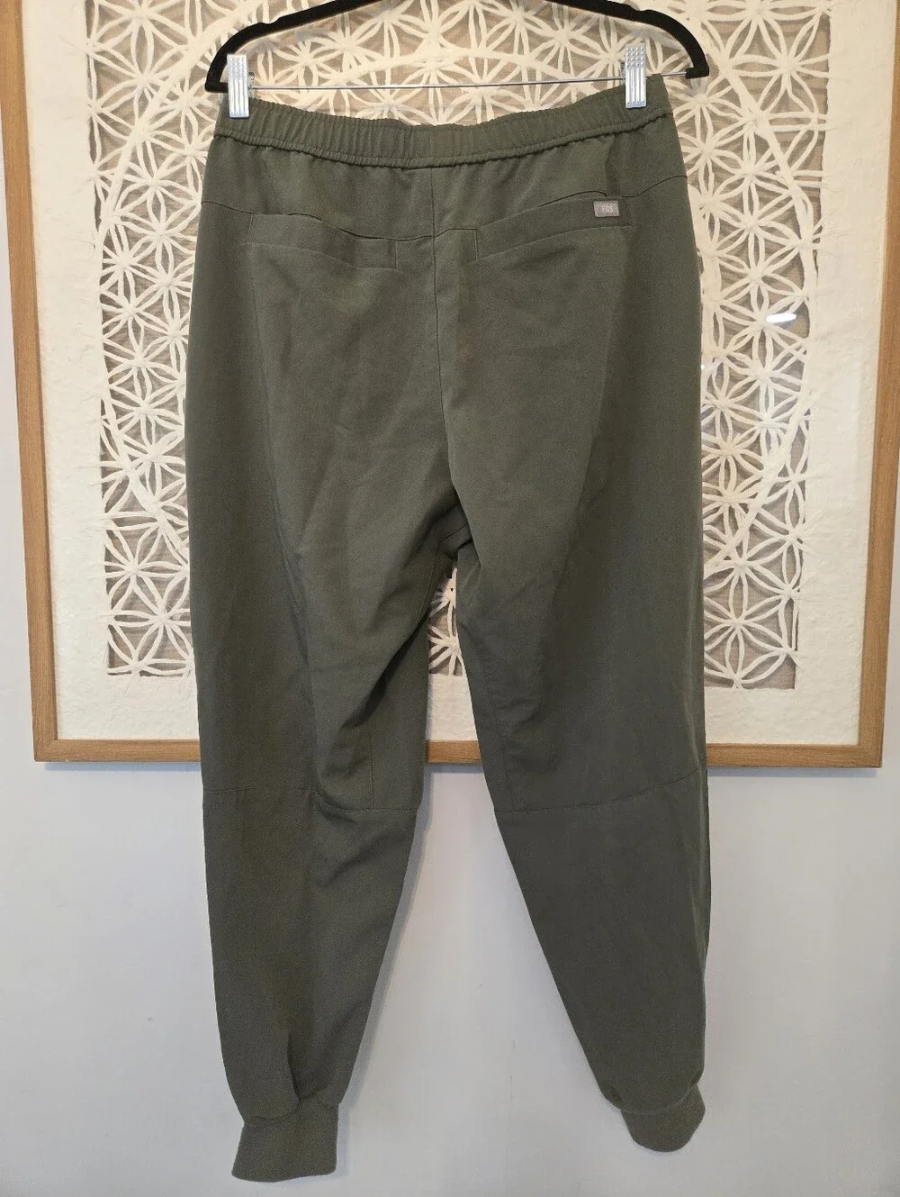 Men’s FIGS Tansen Jogger Scrub Pants Medium Short Moss Limited Edition Medical